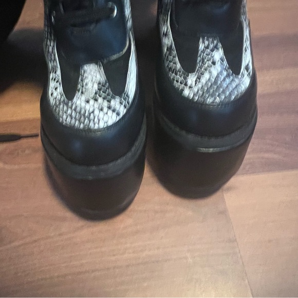 Gothic Snakeskin Fleece Interior Platform Knee High Lace Up Boots 7 - Picture 11 of 12